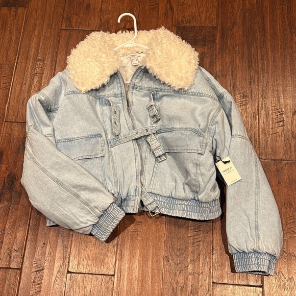 NWT! 0X Light Blue Denim Jacket with White Fur Collar - Picture 12 of 13